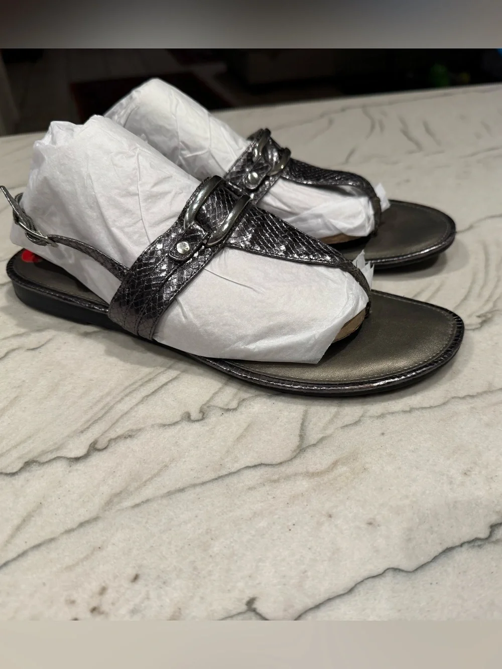 Bandolino Metallic Snakeskin T-Strap Sandals Size 10M Silver Black Buckle